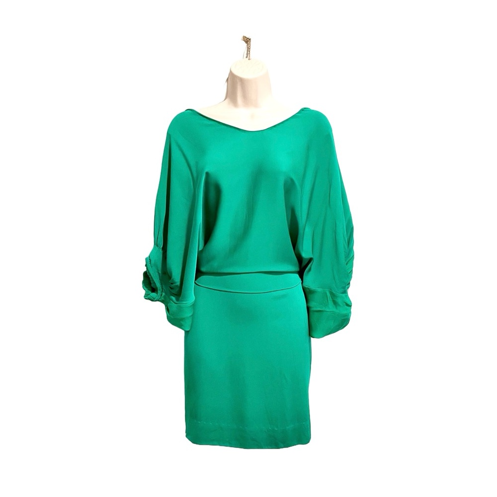 DVF emerald green silk dress, flowy sleeves and attached tie-waist belt
